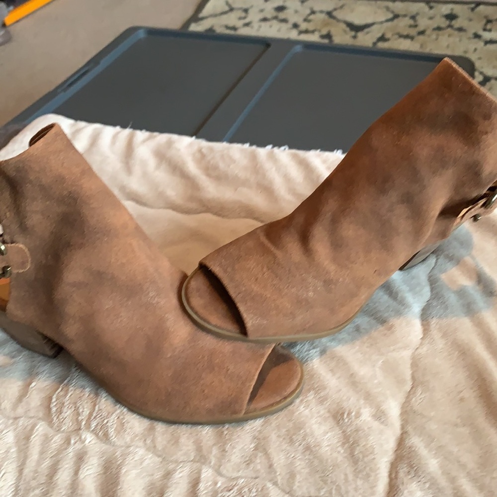 Lucky Brand open toe, open back bootie in EUC sz 7